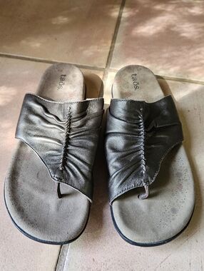 Taos Gift 2 Metallic Bronze Leather Thong Sandal